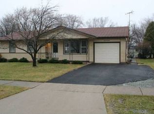 1244 Hemlock Dr, Elk Grove Village, IL 60007