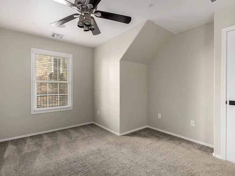 2639 S Harmony Ave — Photo 5