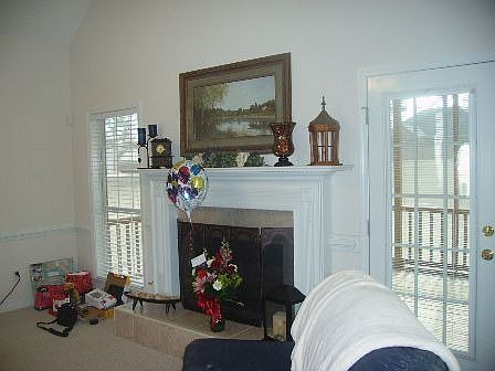 Fireplace w/marble surround