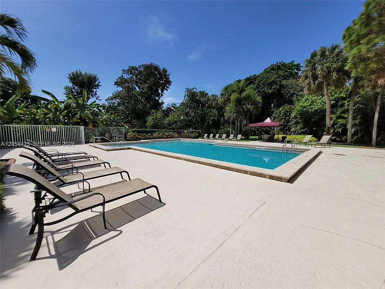 7523 Greenlake Way #C — Photo 38