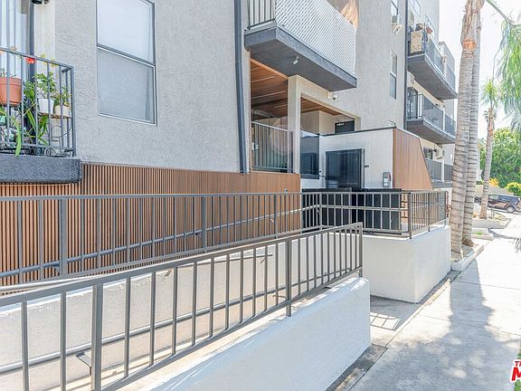 4th image of 134 N Mariposa Ave APT 310