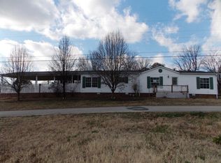 226 4th St, Big Sandy, TN 38221