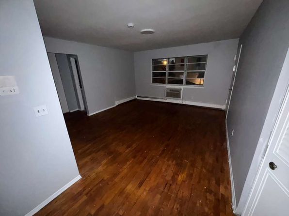 54 W Stratford Pl #A3