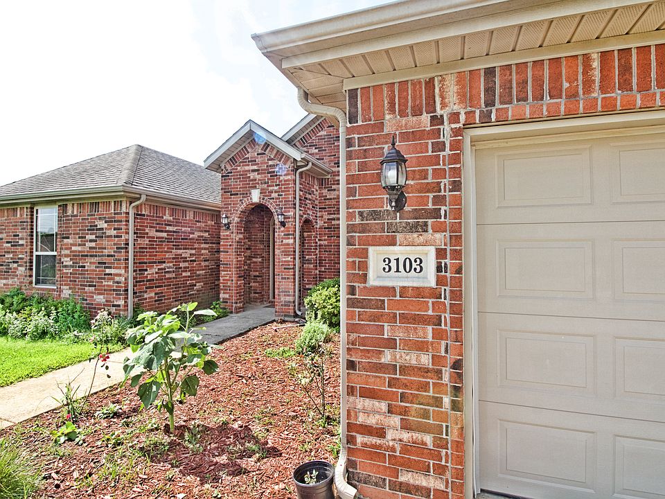 1st image of 3103 SW Camden Dr #0