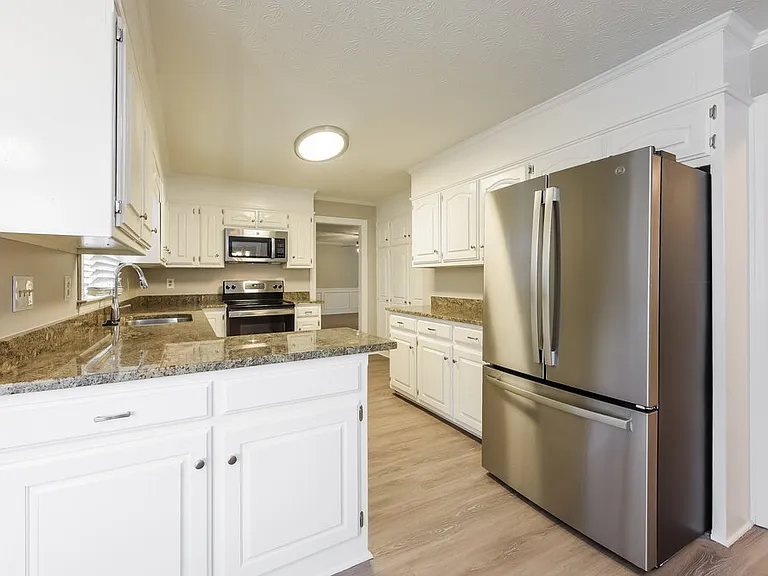 231 Amsterdam Dr SW — Photo 7