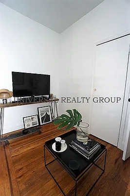 Rented by Universal Realty Group | media 2