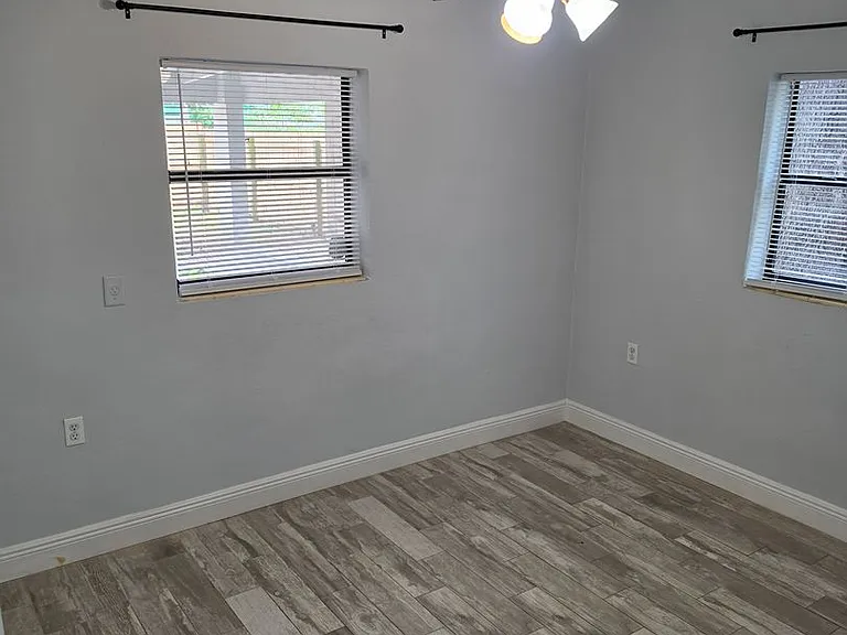 2205 S Park Ave — Photo 14