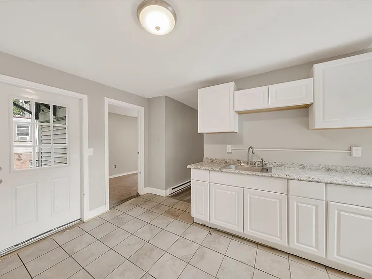 68 Catharine St — Photo 13