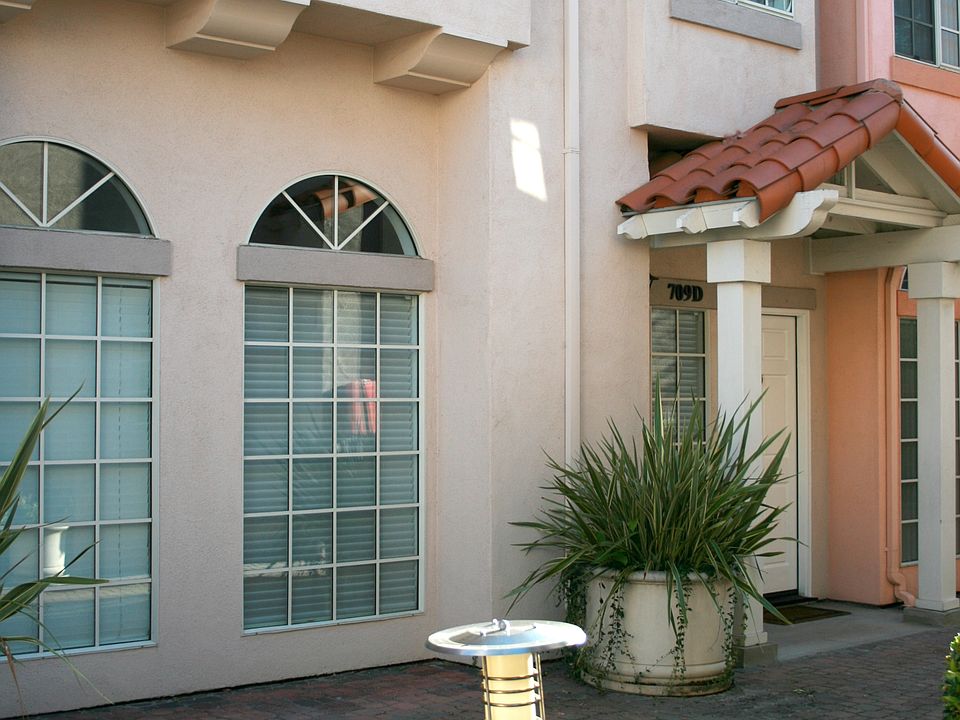 1st image of 709 Woodside Way APT D