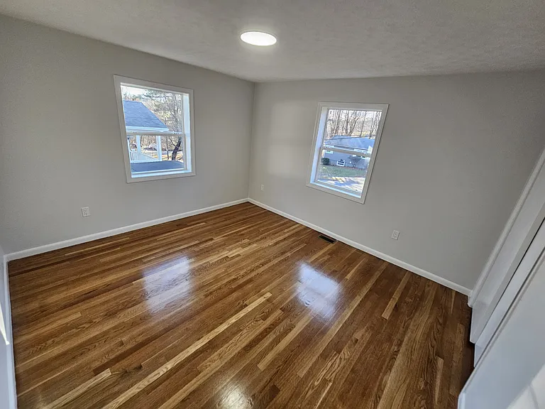 8 Sussex Ln — Photo 12