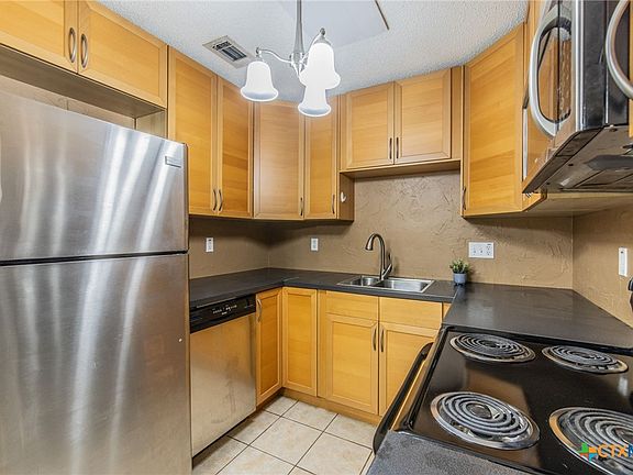 4th image of 1015 E Yager Ln Unit 172