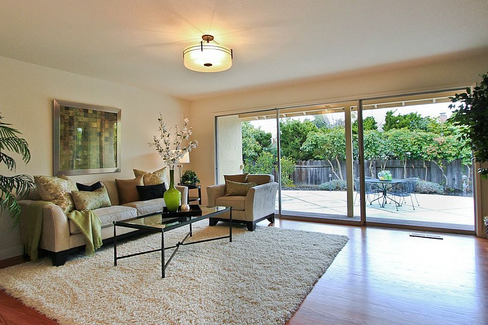 1st image of 1067 The Dalles Ave