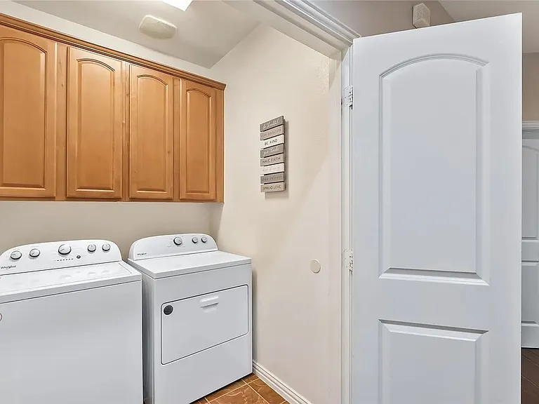 1347 Chase Ln — Photo 26