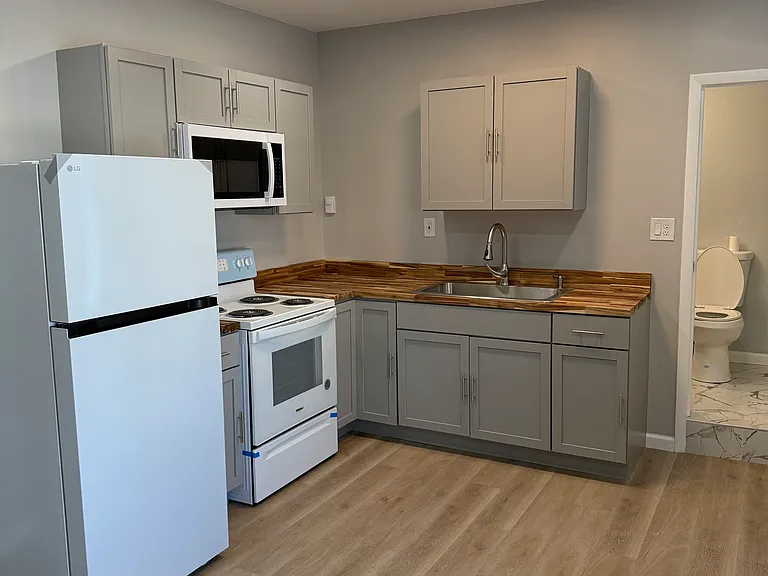 19 W Main St #2 — Photo 2