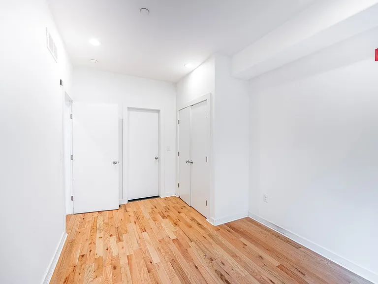 1642 N Marshall Street — Photo 8