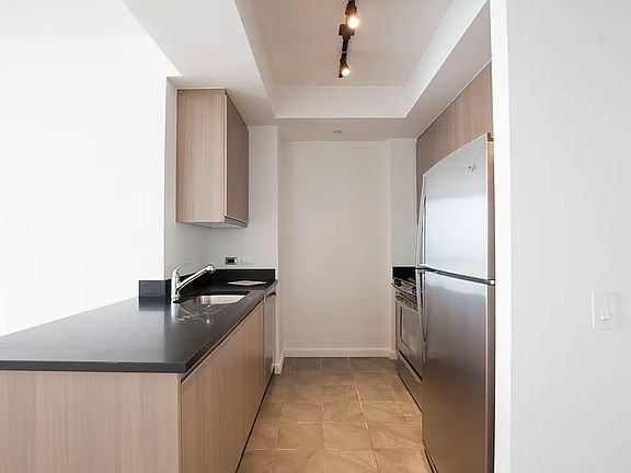3rd image of 66 Rockwell Pl APT 16A