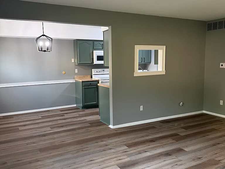 10027 Penrith Dr — Photo 2