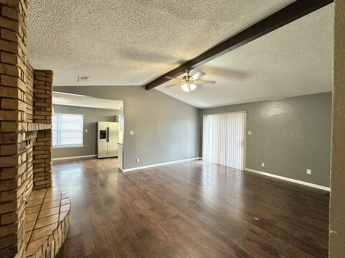 Building Photo - 2108 Acron Dr