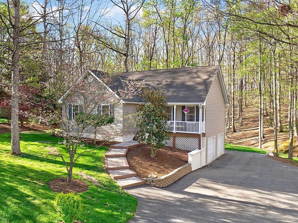 1st image of 40 Bridlewood Dr