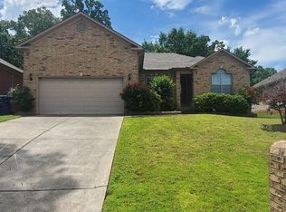 52 Emerald Dr, Maumelle, AR 72113