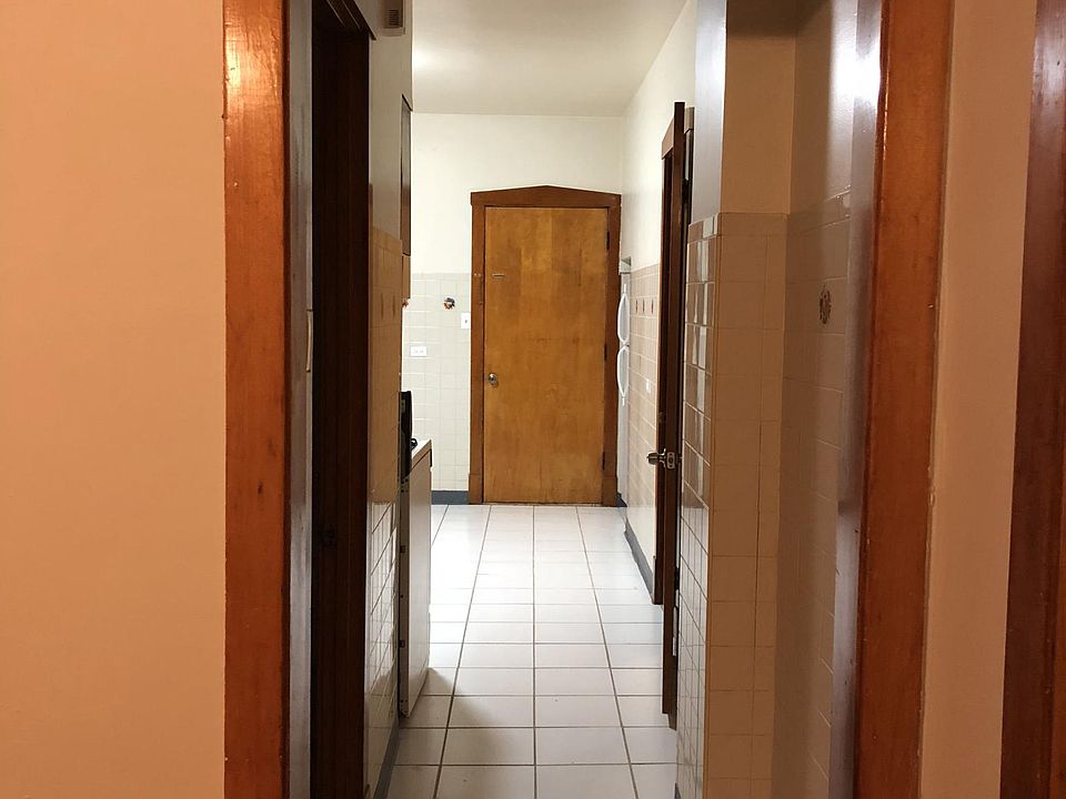1st image of 3252 N Hoyne Ave #1