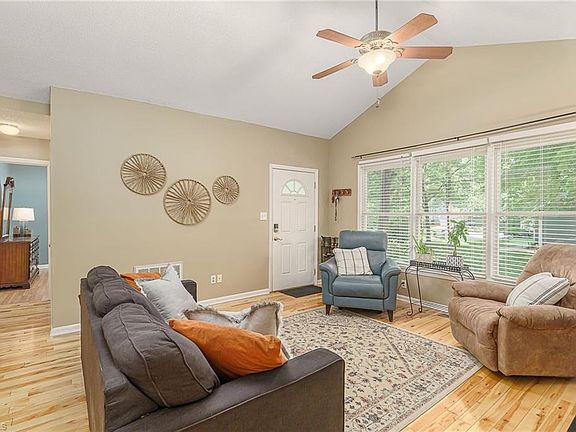 5th image of 4006 King Edward Ct