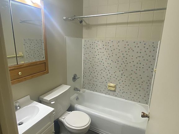 5th image of 801 W Hill St #10907121