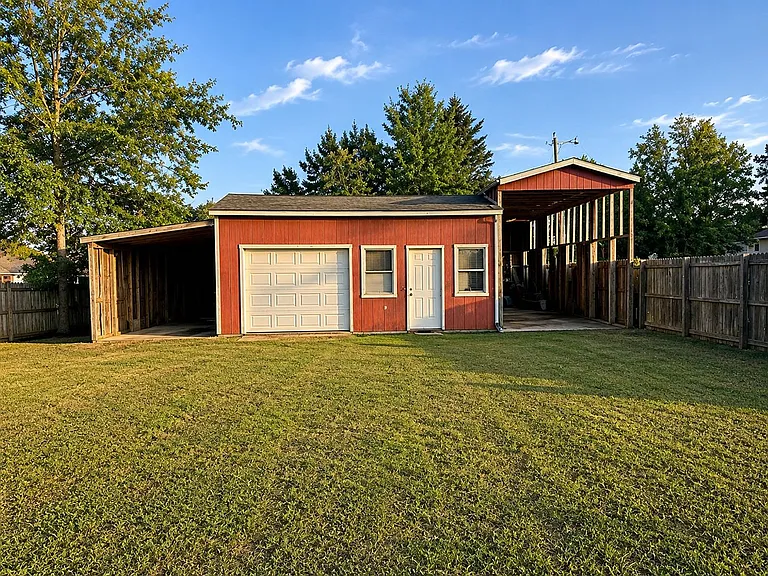 340 Interchange Dr — Photo 25