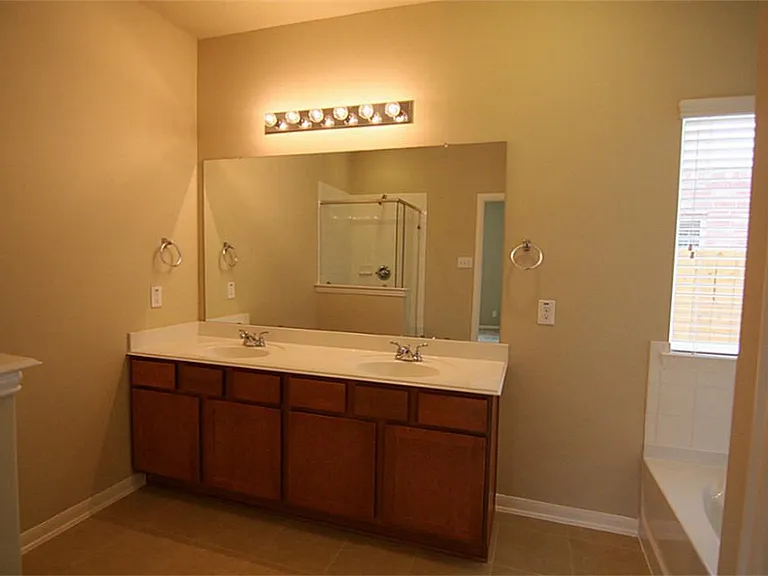 18206 Canary Bluff Ln — Photo 10