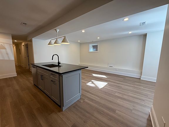 5th image of 2039 N Fremont St #1S