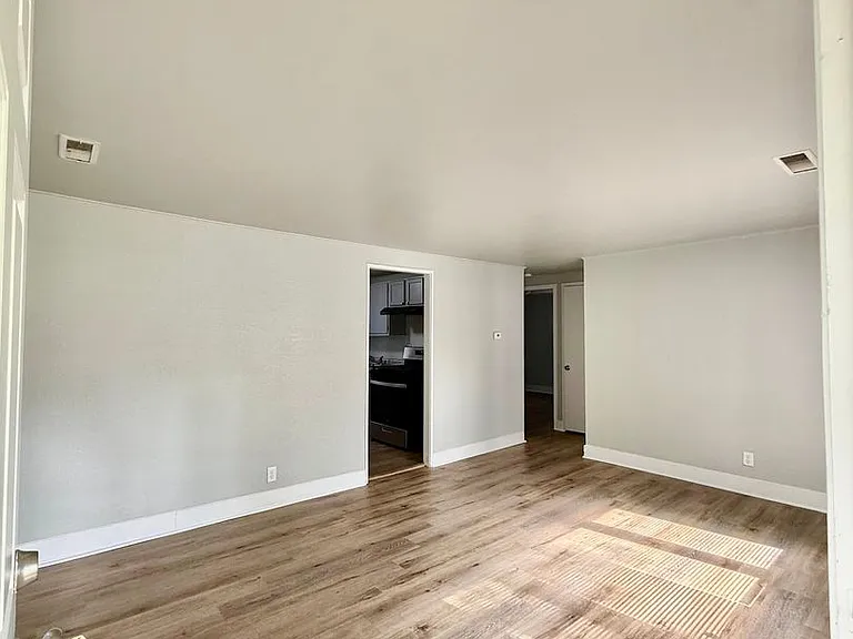 4341 Elm Ave — Photo 3