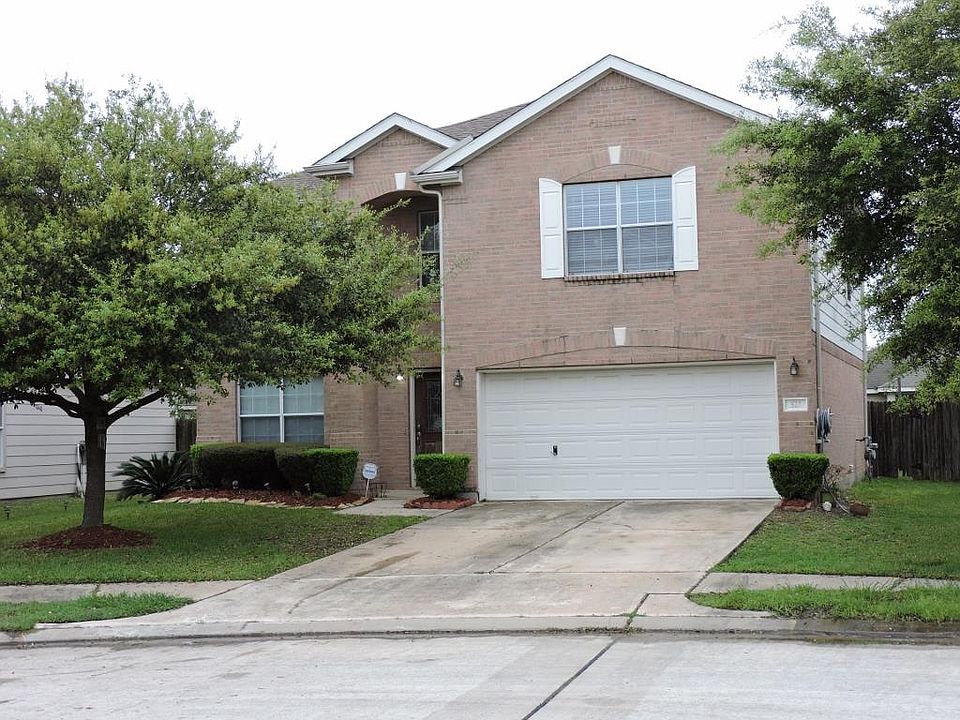 1st image of 527 Remington Lodge Ct
