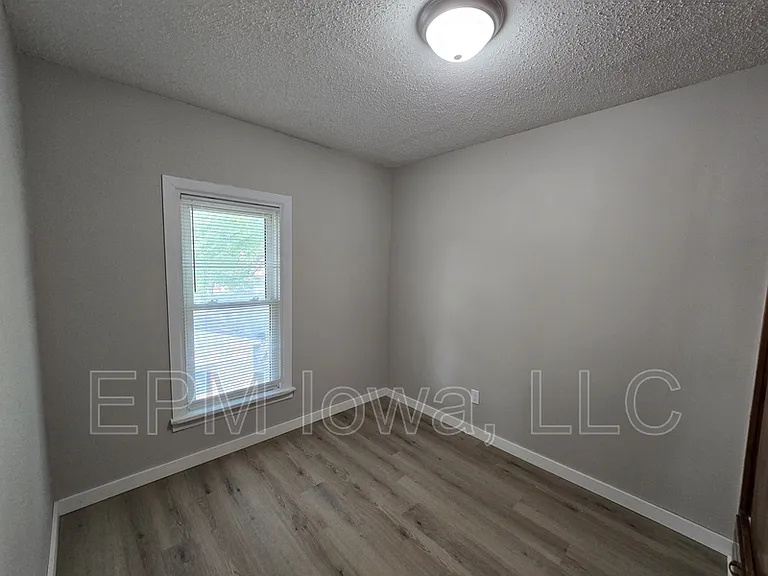 422 Baltimore St — Photo 24