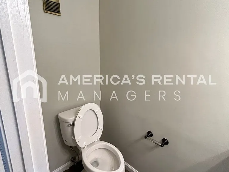 2422 Hampstead Dr — Photo 8