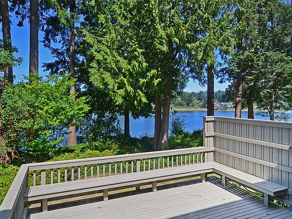 3rd image of 1806 Eagle Harbor Ln NE