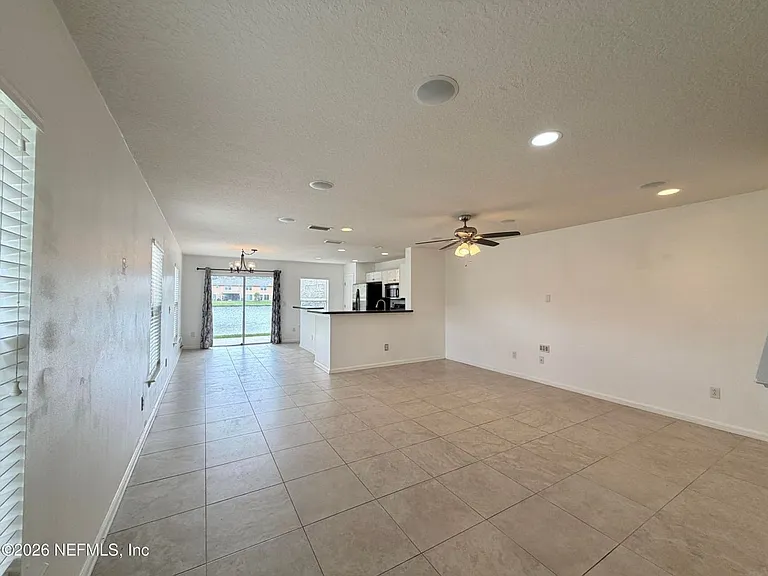 104 Crete Ct — Photo 3