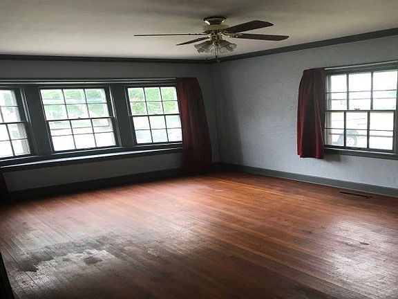 3rd image of 304 Madison St