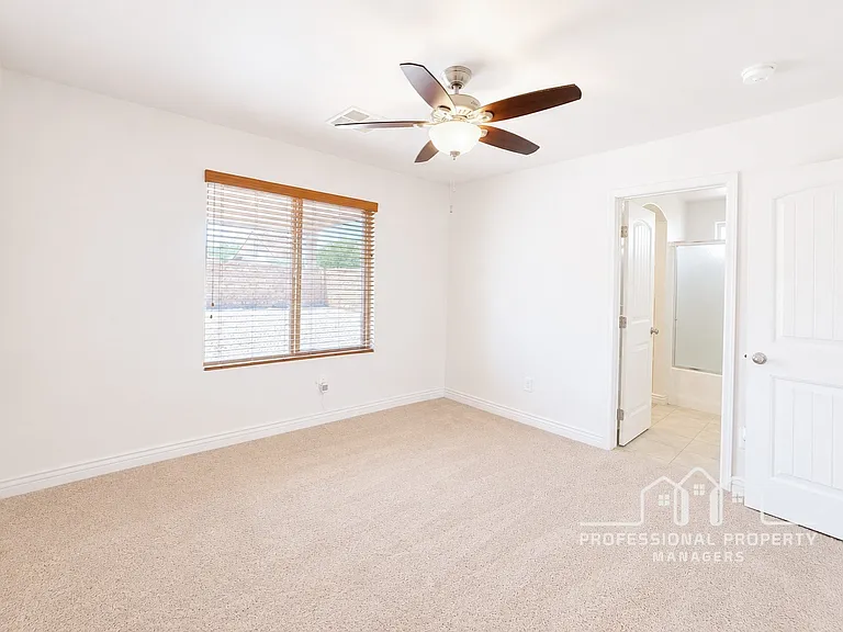 10219 E 34th Ln — Photo 13