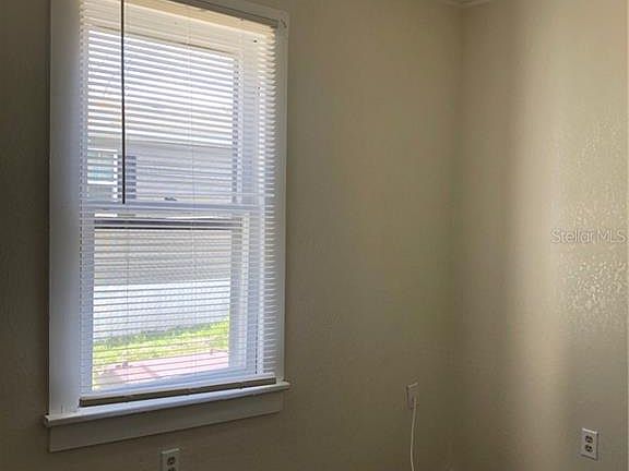 5th image of 228 W Bullard Ave