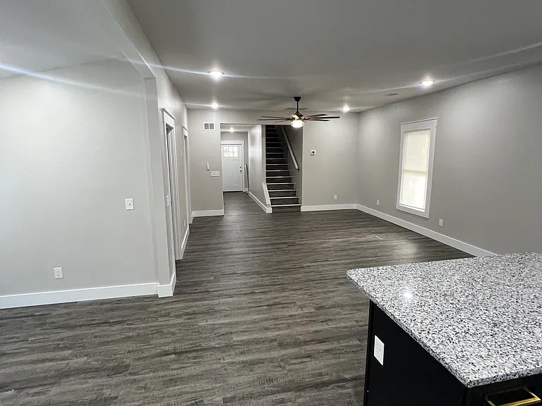 212 W Mill St — Photo 9