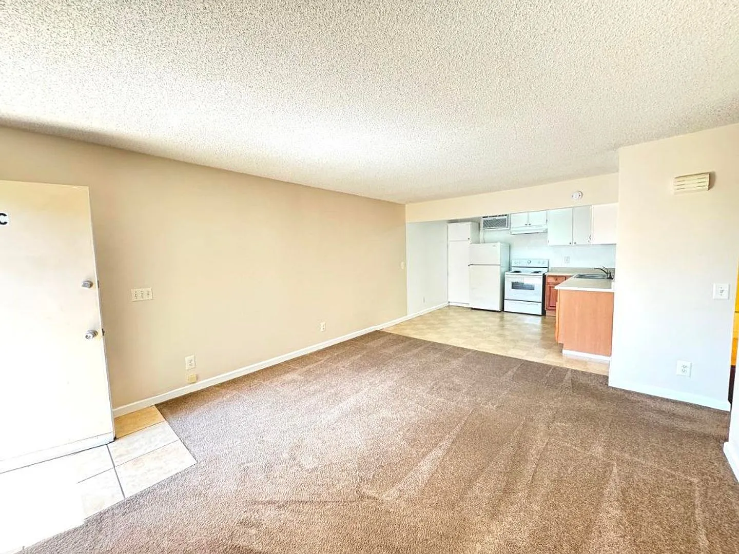 Spacious 2BD/1BA Apartment in Azalea Park neighborhood in City Heights — Photo 4