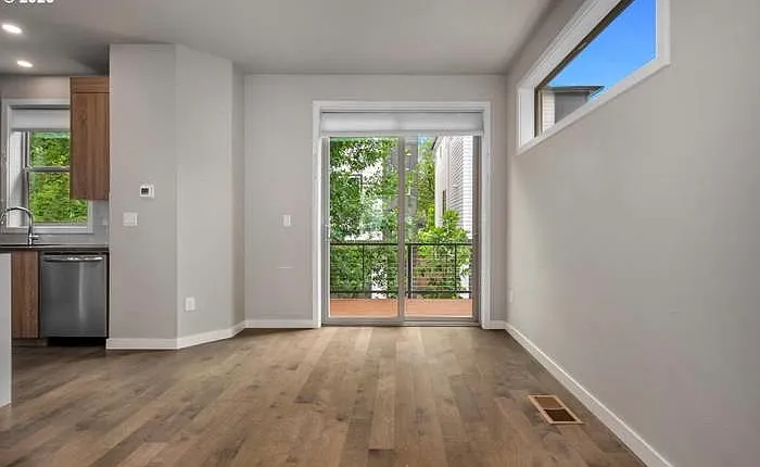 5946 NE 42nd Ave — Photo 10