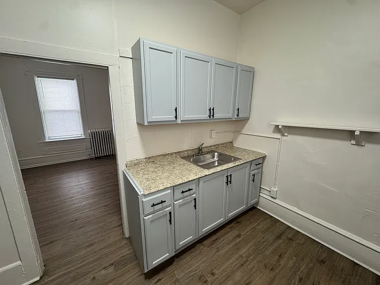 3068 River Ave #B — Photo 2