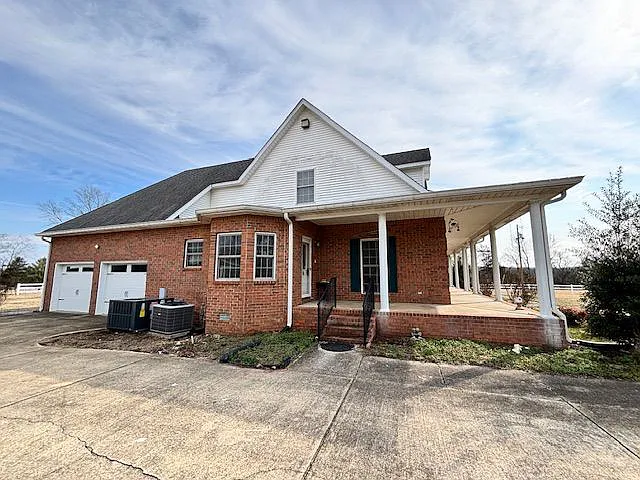 3 bed, 2.5 bath home on large lot in Bell Buckle — Photo 4