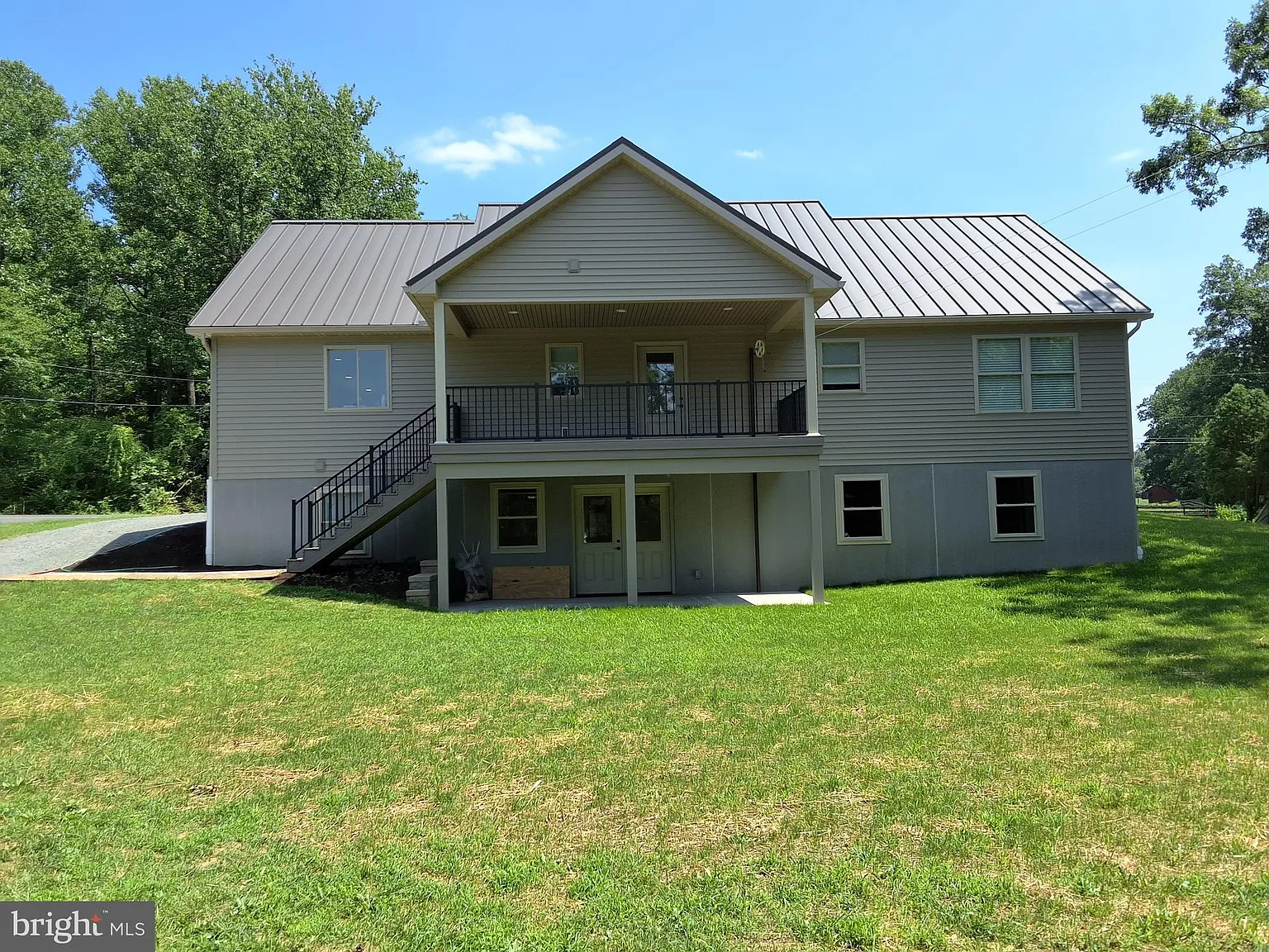 3 bed, 2.5 bath, $2,400 — Photo 2