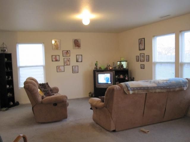 2nd image of 637 S Sedgewick Ln
