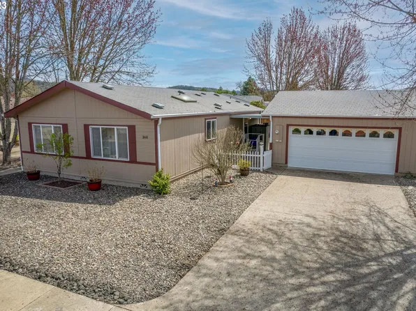 360 Trout Loop #23, Roseburg, OR 97471