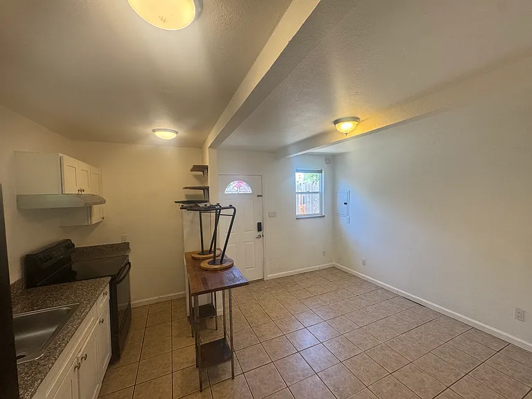 1528 Alcatraz Ave — Photo 4