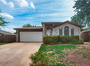 10229 Westward Dr, Fort Worth, TX 76108