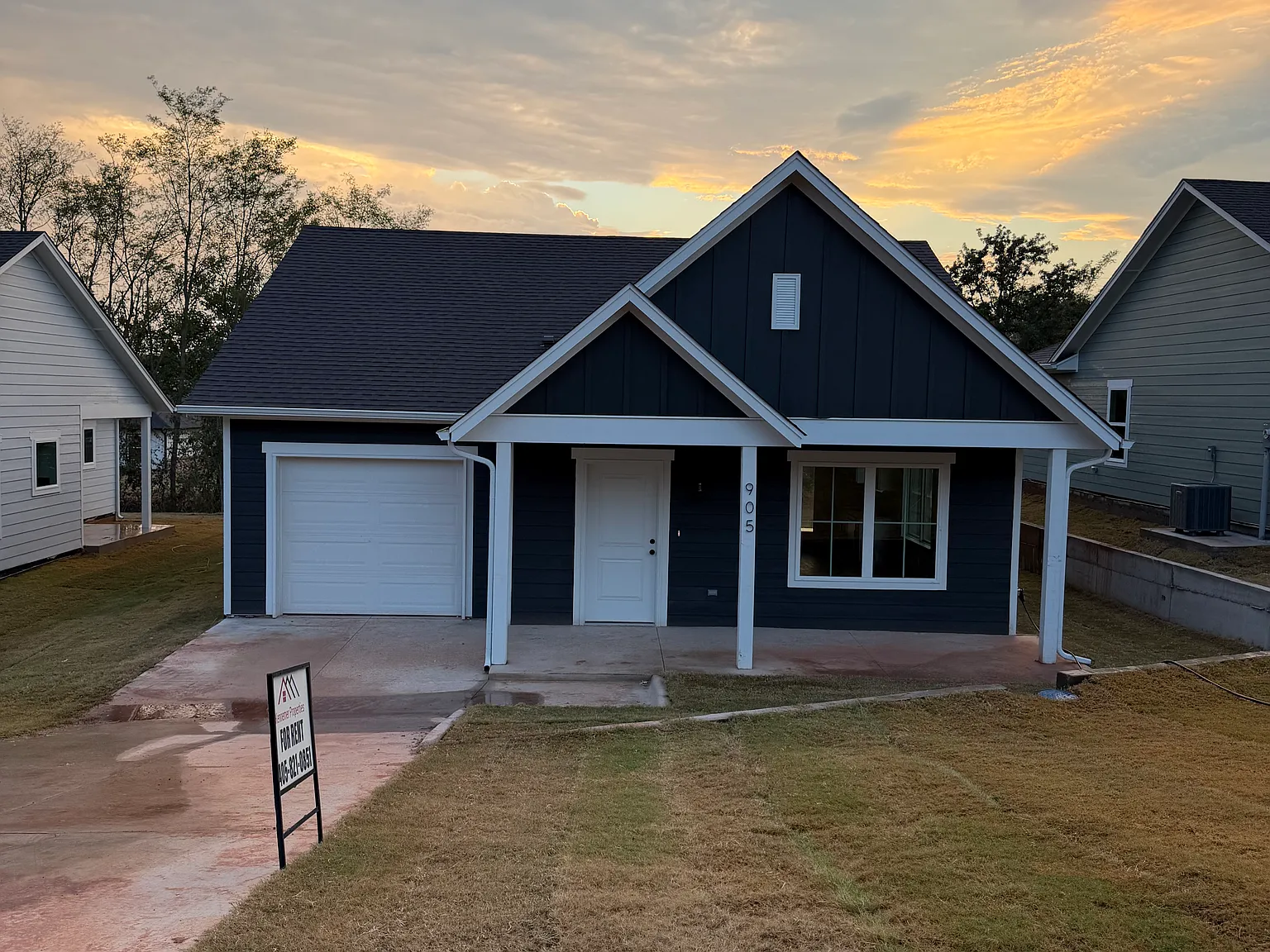 3 bed, 1200 sqft, $1,700 — Photo 2